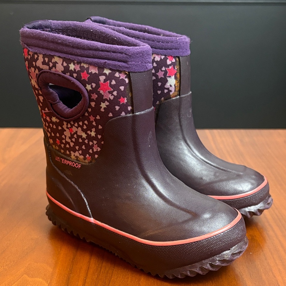 Cat and Jack, Waterproof Kids' Boots, purple with hearts and stars, size 5/6